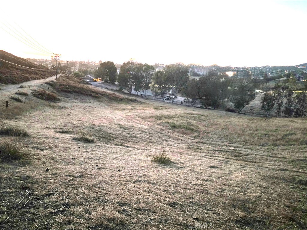 https://media.crmls.org/medias/daa24d58-cf72-4c37-84a9-eea07517810c.jpg?preset=X-Large