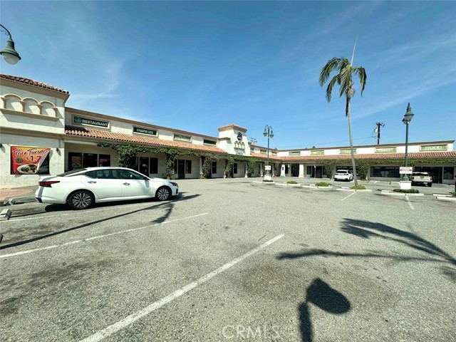 0, Los Alamitos CA: https://media.crmls.org/medias/daa25549-f956-460c-ada3-6c32d726f16d.jpg