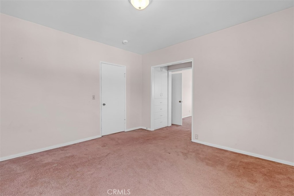https://media.crmls.org/medias/daa25c9c-0cd8-4361-a5ae-20e69b996e9c.jpg?preset=X-Large