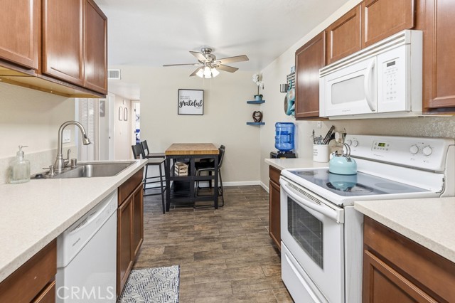 Detail Gallery Image 5 of 16 For 1265 Kendall #1015,  San Bernardino,  CA 92407 - 2 Beds | 2 Baths