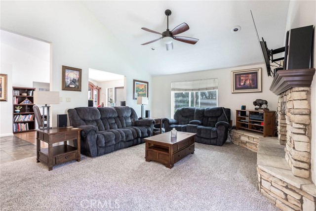 Detail Gallery Image 9 of 42 For 15656 Meadow Dr, Canyon Country,  CA 91387 - 3 Beds | 2 Baths