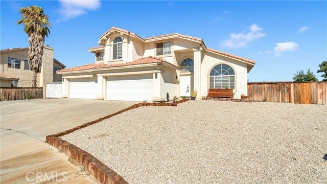 Detail Gallery Image 3 of 53 For 13257 Antioch Cir, Victorville,  CA 92392 - 4 Beds | 2/1 Baths