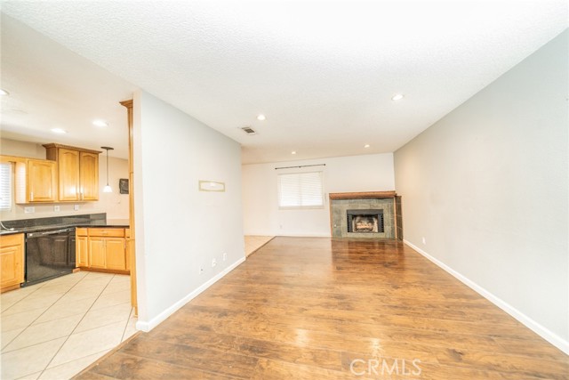 Detail Gallery Image 6 of 38 For 15060 Manzanita Dr, Fontana,  CA 92335 - 3 Beds | 2 Baths