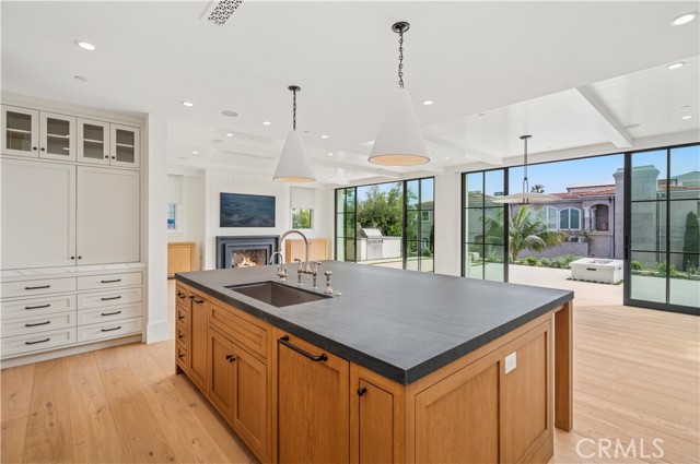 2820 Bayview Drive, Corona del Mar CA: https://media.crmls.org/medias/daa68884-9c2e-4565-90fb-5dce443e946f.jpg