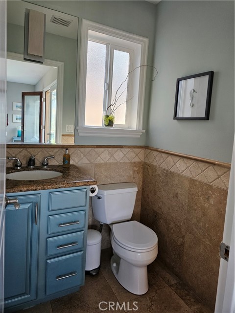 Detail Gallery Image 7 of 30 For 427 19th St, Manhattan Beach,  CA 90266 - 2 Beds | 1/1 Baths