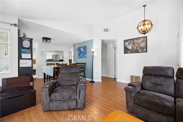 20981 Oakville, Lake Forest CA: https://media.crmls.org/medias/daa8cb8b-b733-40ca-9362-7780e3ecdc83.jpg