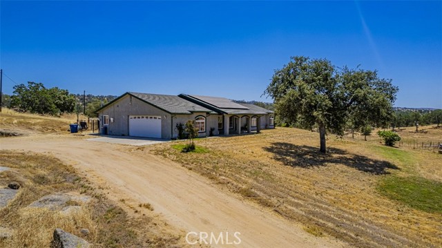 35095 Rough Rider Way, Raymond CA: https://media.crmls.org/medias/daa947f7-e7de-4ce3-bfa9-7c2ffcb2dd5c.jpg