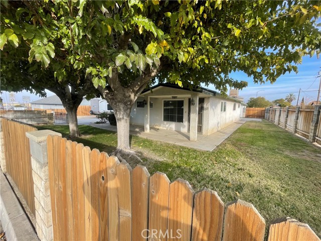 330 6th Street Taft, California Two lots in one sale..!! One lot has a 3 bedroom and 2 bath nicely tucked away in great neighbor close to Taft College.. An extra Den in the back that can easily be used as a 4th bedroom.. A separate dinning room and much more. The other lot is empty and ready for an additional build or a 2nd home to be used as a rental, Live in the main house and rent the other!! does have a back ally entrance and separate 2 car garage with tool bench. Call your favorite realtor to schedule a showing now!!