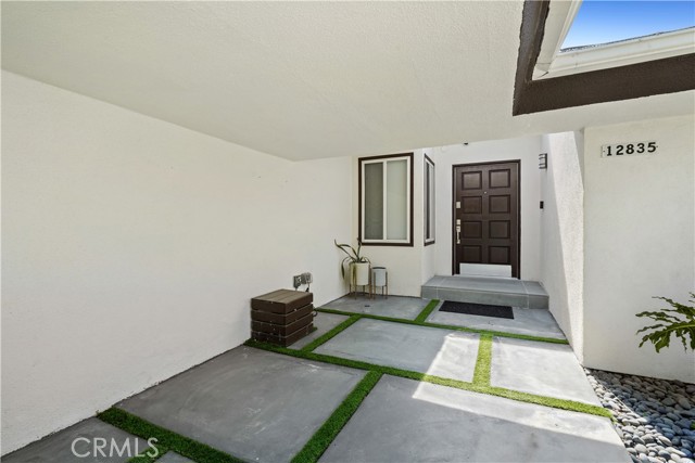 Detail Gallery Image 5 of 40 For 12835 Titian Ave, Granada Hills,  CA 91344 - 3 Beds | 2 Baths