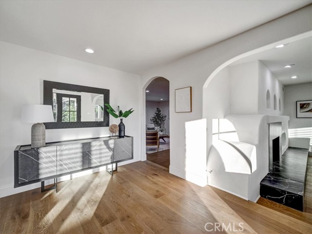 Detail Gallery Image 13 of 67 For 4732 Del Moreno Dr, Woodland Hills,  CA 91364 - 4 Beds | 3 Baths