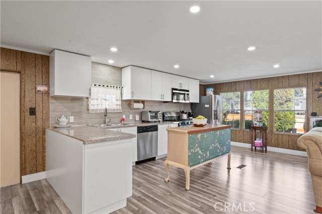 19817 Grand Avenue, Lake Elsinore CA: https://media.crmls.org/medias/daaaa7e6-58d1-4697-9b14-2ab533ecf88f.jpg