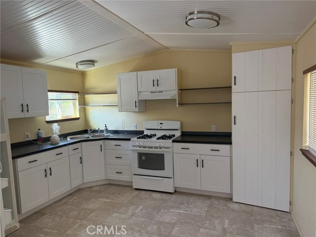 375 E State Highway 20, Upper Lake CA: https://media.crmls.org/medias/daaab6aa-8f5d-45be-ba5c-98124e2b165d.jpg