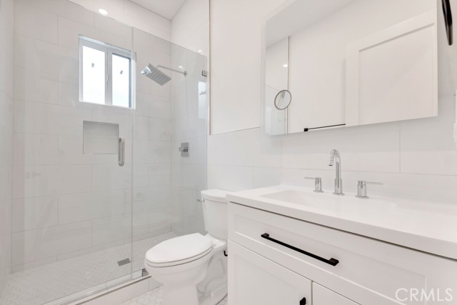Detail Gallery Image 15 of 22 For 16514 San Fernando Mission Blvd, Granada Hills,  CA 91344 - 3 Beds | 2/1 Baths
