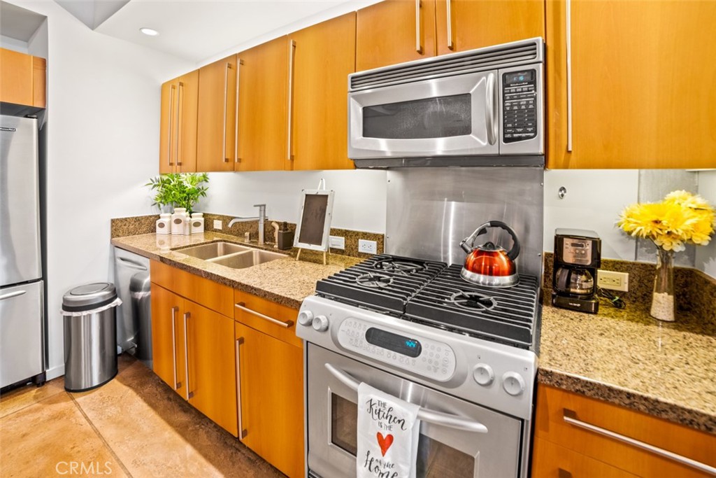 350 11th Ave. - photo 11