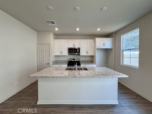 Detail Gallery Image 13 of 49 For 26553 James Dr, Menifee,  CA 92584 - 3 Beds | 2/1 Baths