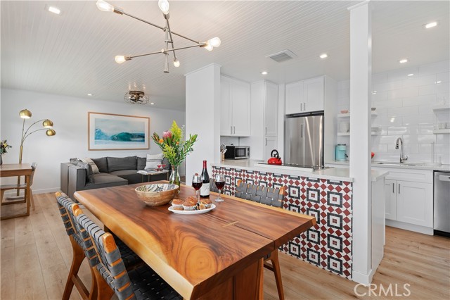 160 Ash Avenue, Carpinteria CA: https://media.crmls.org/medias/daab6909-3c0f-4db8-9a6c-396222225c63.jpg
