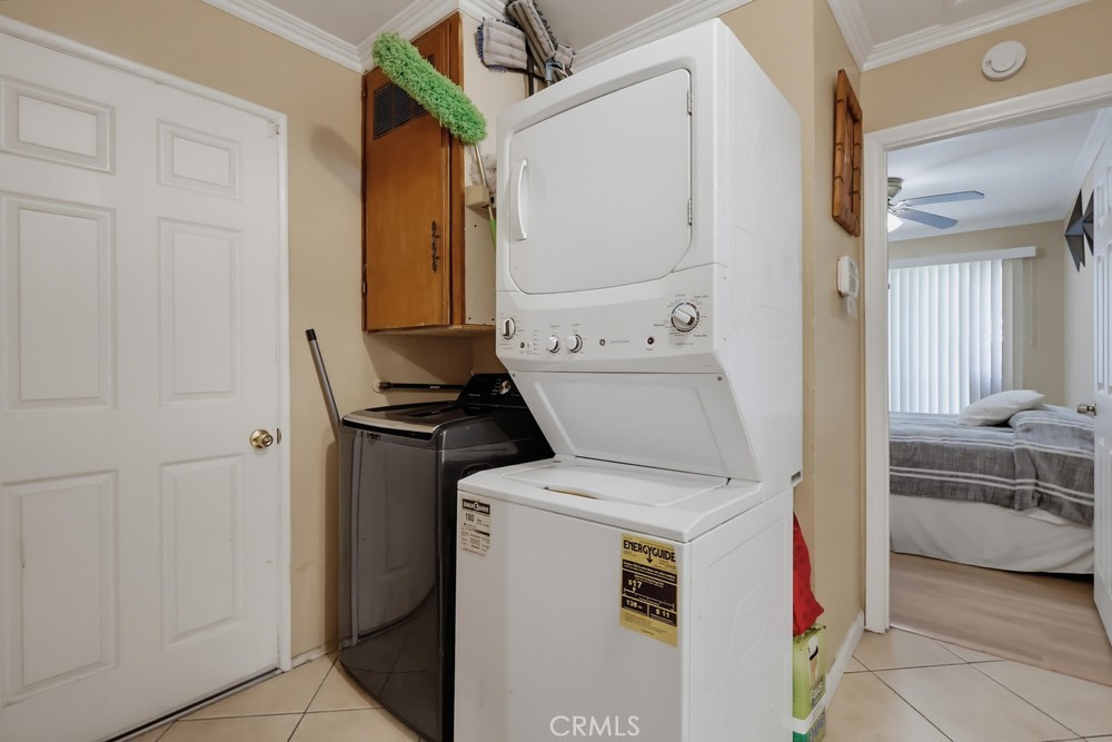 https://media.crmls.org/medias/daab6a0e-4ff6-478b-9b19-09dabde32ab9.jpg?preset=X-Large