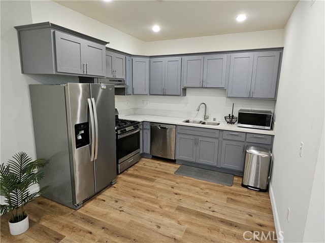 Detail Gallery Image 2 of 6 For 14550 Burbank Boulevard Unit#105, Burbank,  CA 91411 - 1 Beds | 1/1 Baths