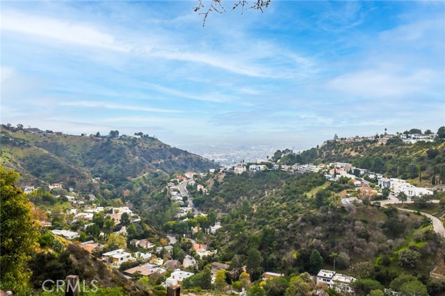 Detail Gallery Image 2 of 20 For 2744 Cardwell Pl, Los Angeles,  CA 90046 - 3 Beds | 3/1 Baths
