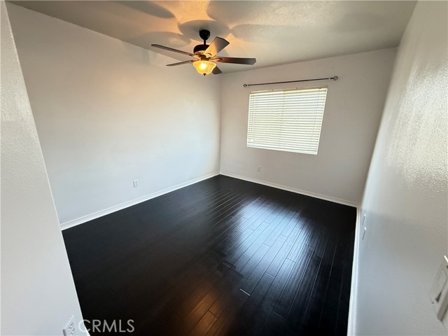 9093 Seal Beach Drive, Hesperia CA: https://media.crmls.org/medias/daad03a8-4cb1-4f43-898d-bdd6b0e46adc.jpg