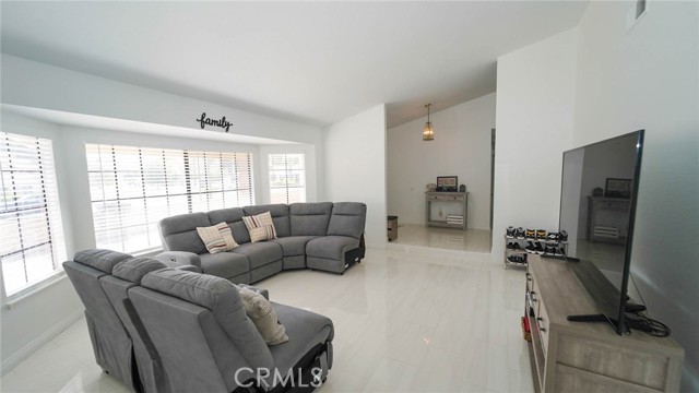 Detail Gallery Image 6 of 29 For 12101 Hinson St, Moreno Valley,  CA 92555 - 4 Beds | 2 Baths