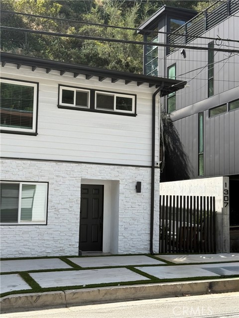 Detail Gallery Image 22 of 22 For 1303 N Beverly Glen Bld, Los Angeles,  CA 90077 - 1 Beds | 1/1 Baths