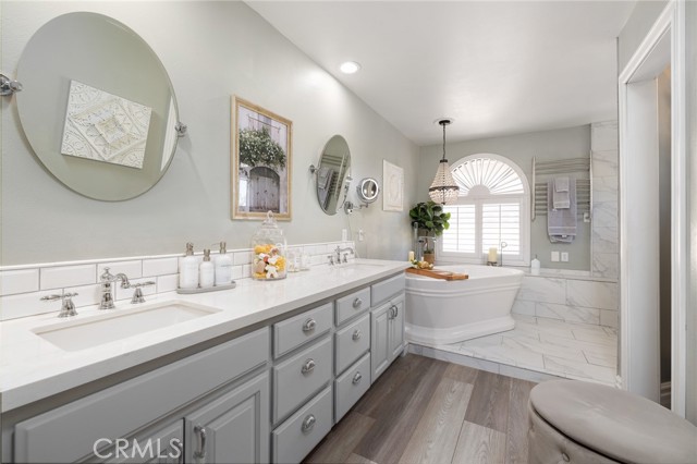 31502 Emperor Drive, Canyon Lake CA: https://media.crmls.org/medias/daaed791-711f-492e-88d4-9933e97b3cc8.jpg