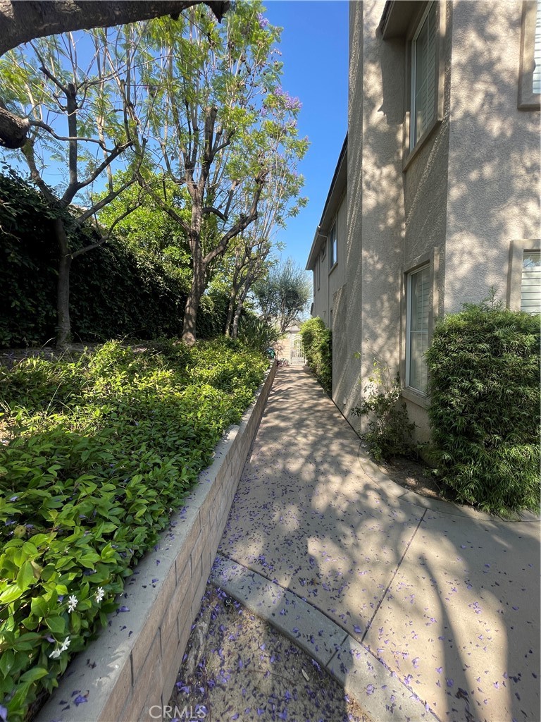 https://media.crmls.org/medias/daaf65fe-da63-494d-95a1-dd152323169c.jpg?preset=X-Large