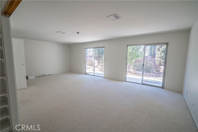1827 Stow Street photo 4