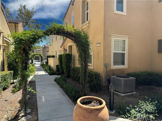 Detail Gallery Image 34 of 36 For 231 W Cork Tree, Orange,  CA 92865 - 3 Beds | 2/1 Baths