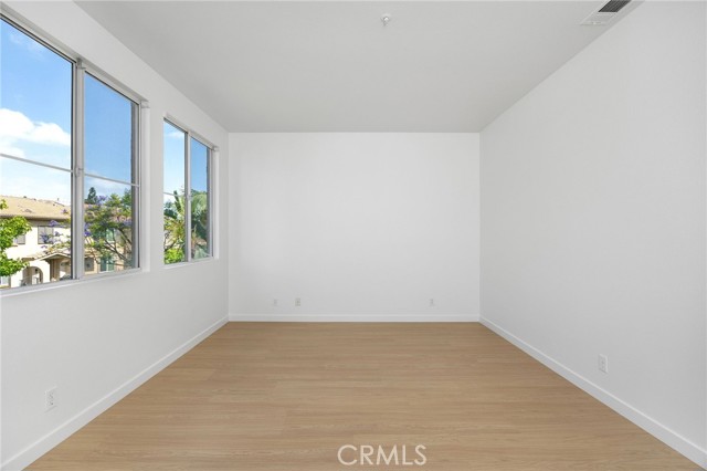 448 N Londonderry Lane, Orange CA: https://media.crmls.org/medias/daafc8f6-35bd-4413-8a81-76d1dc7bb877.jpg