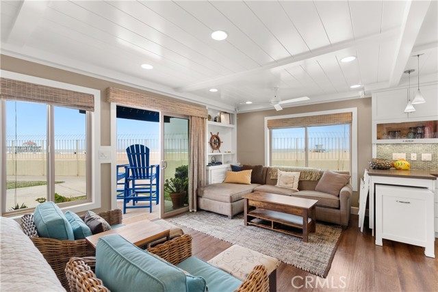 711 Pacific Coast, Huntington Beach CA: https://media.crmls.org/medias/dab1102f-7fb9-4f67-a1a1-082207b070d9.jpg