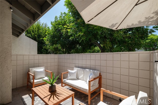 582 W Huntington Drive, Arcadia CA: https://media.crmls.org/medias/dab17119-0e96-48a6-a456-b92533e0445c.jpg