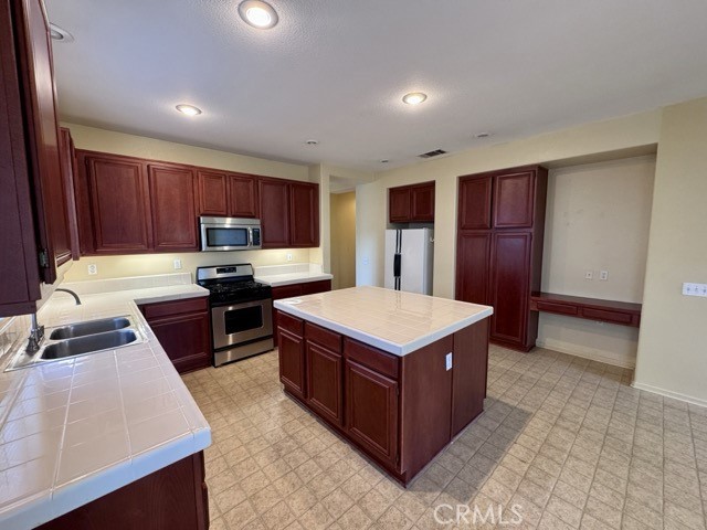 Detail Gallery Image 14 of 39 For 36168 Leeds St, Winchester,  CA 92596 - 4 Beds | 2 Baths