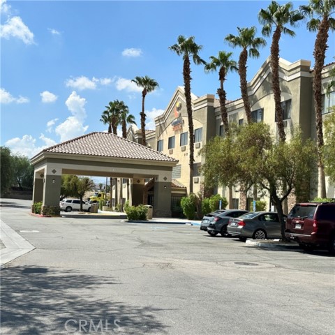 Detail Gallery Image 3 of 9 For 39565 Washington, Palm Desert,  CA 92211 - – Beds | – Baths