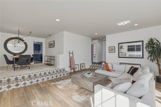 716 Lucia, Redondo Beach, California 90277, 3 Bedrooms Bedrooms, ,3 BathroomsBathrooms,Residential,For Sale,Lucia,SB26088691