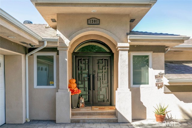 Detail Gallery Image 4 of 51 For 1301 Corona Dr, Glendale,  CA 91205 - 3 Beds | 5 Baths