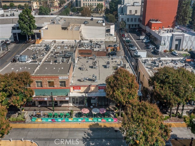 138 N San Fernando Boulevard, Burbank CA: https://media.crmls.org/medias/dab3add1-01b9-49e2-bc18-aa4fcd660a2d.jpg