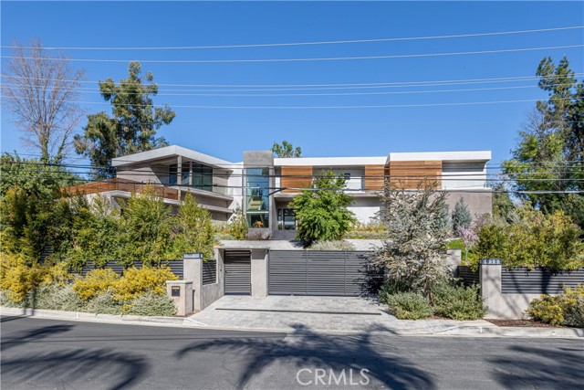 Detail Gallery Image 13 of 75 For 19333 Rosita St, Tarzana,  CA 91356 - 6 Beds | 8 Baths