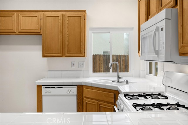 1443 Sutherland Drive, Riverside CA: https://media.crmls.org/medias/dab42660-4dc1-457a-9818-27dc5f3292d2.jpg