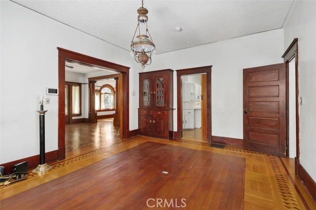 Detail Gallery Image 9 of 40 For 4771 Victoria Ave, Riverside,  CA 92507 - 5 Beds | 2 Baths