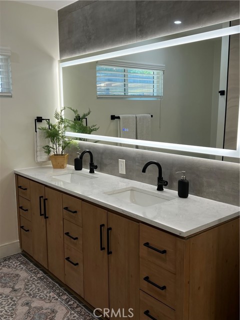 23664 Community Street, West Hills CA: https://media.crmls.org/medias/dab488c3-9478-4922-b4b9-b84bde419f1c.jpg
