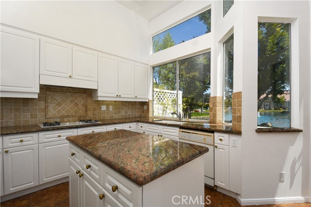 Detail Gallery Image 8 of 39 For 38749 Muirfield Dr, Murrieta,  CA 92562 - 3 Beds | 3/1 Baths