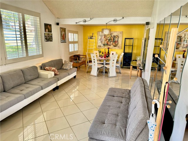 Detail Gallery Image 5 of 22 For 10065 Larwin Ave #7,  Chatsworth,  CA 91311 - 3 Beds | 2 Baths