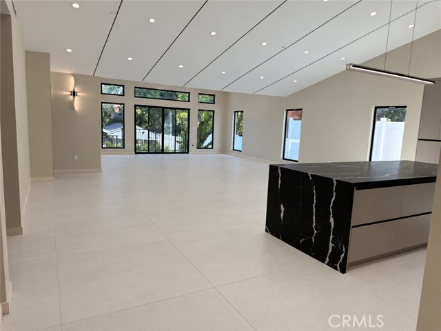 5100 Fallbrook photo 23