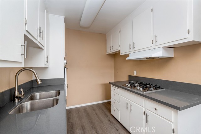 Detail Gallery Image 10 of 19 For 17931 Devonshire St #24,  Northridge,  CA 91325 - 2 Beds | 1/1 Baths