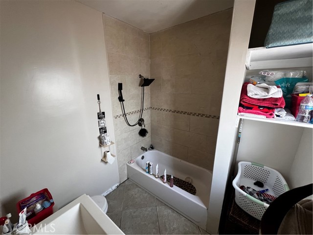 Detail Gallery Image 26 of 34 For 910 E 19th, Long Beach,  CA 90806 - 4 Beds | 3 Baths