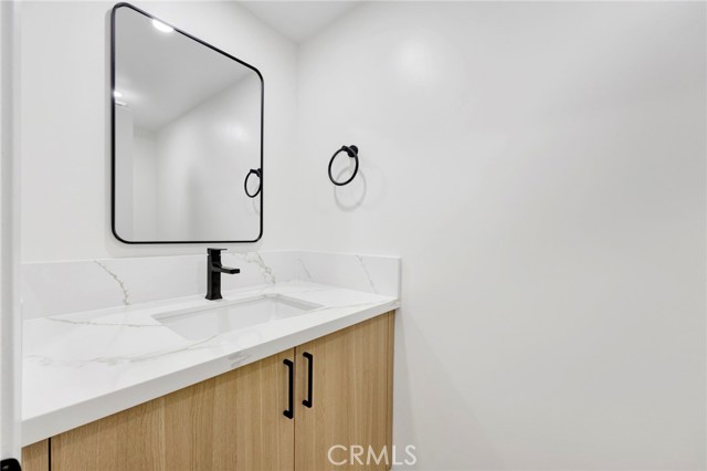 Detail Gallery Image 13 of 30 For 17303 Chatsworth St #4,  Granada Hills,  CA 91344 - 2 Beds | 1/1 Baths