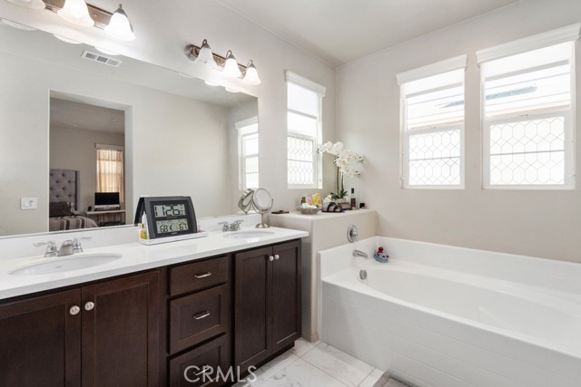 Detail Gallery Image 19 of 30 For 40029 Calle Real #28,  Murrieta,  CA 92563 - 4 Beds | 2/1 Baths