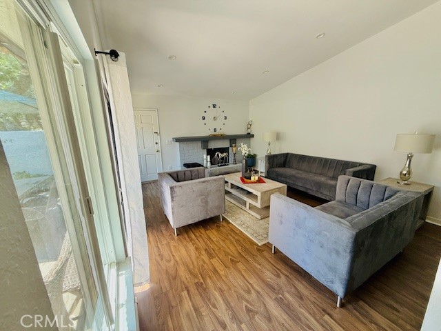 Detail Gallery Image 4 of 36 For 10068 Larwin Ave #2,  Chatsworth,  CA 91311 - 4 Beds | 3 Baths